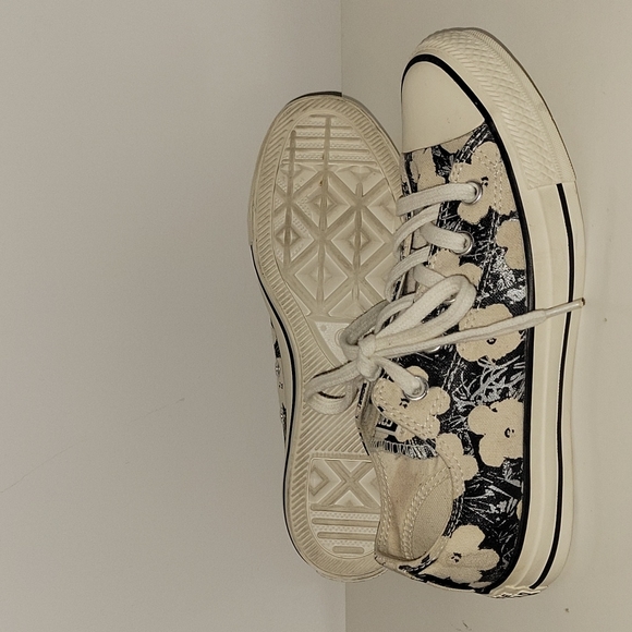 Converse x Andy Warhol Limited Edition, Flowers BW, women's size 6. Gently worn. - Picture 3 of 7